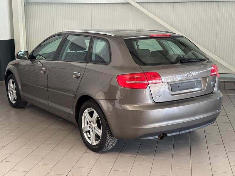 Gebraucht Audi A3 Sportback Attraction 105 PS (77 kW) 2010 Grau Kleinwagen