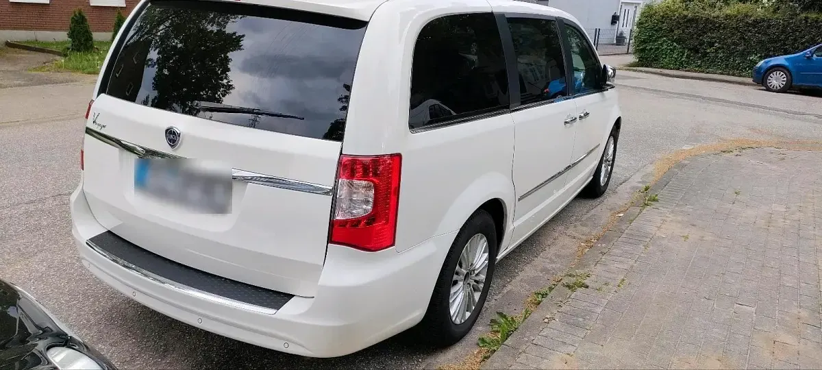 Gebraucht Lancia Voyager 166 PS (122 kW) 2012 Weiß Van / Kleinbus