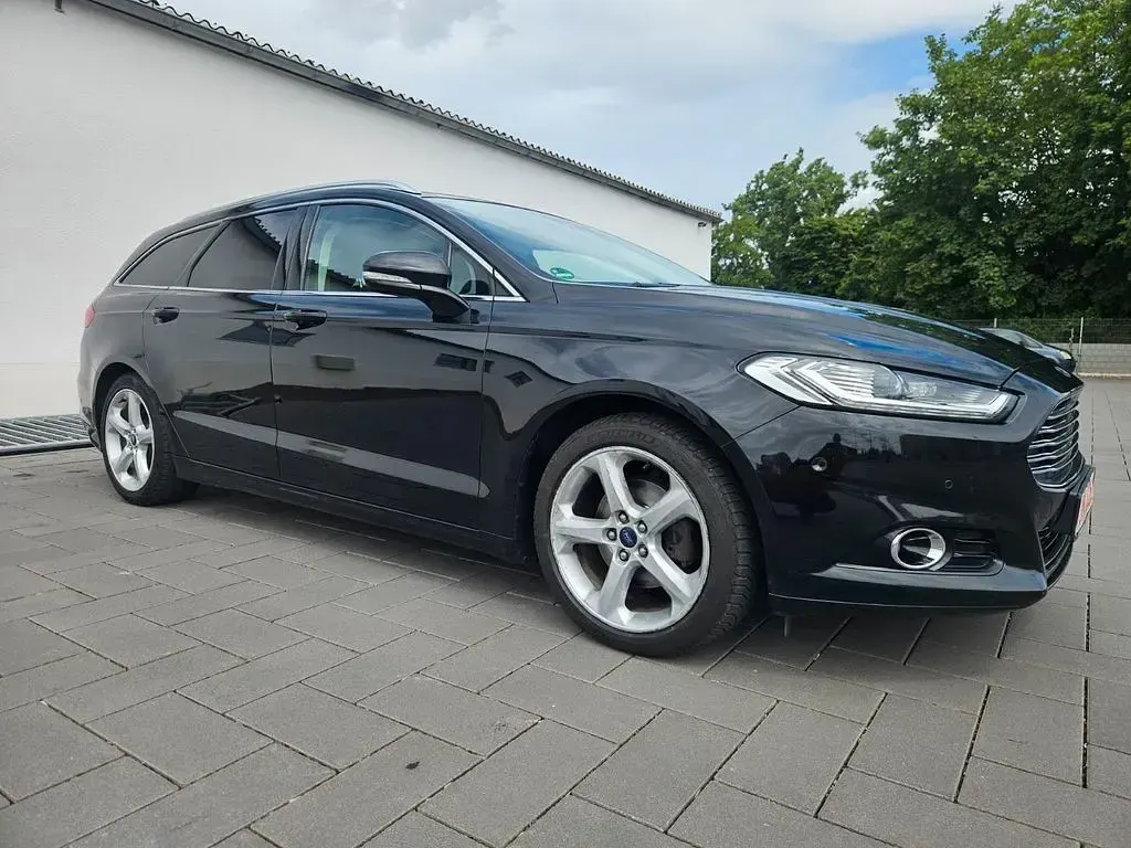 Gebraucht Ford Mondeo Titanium 179 PS (131 kW) 2018 Schwarz Limousine