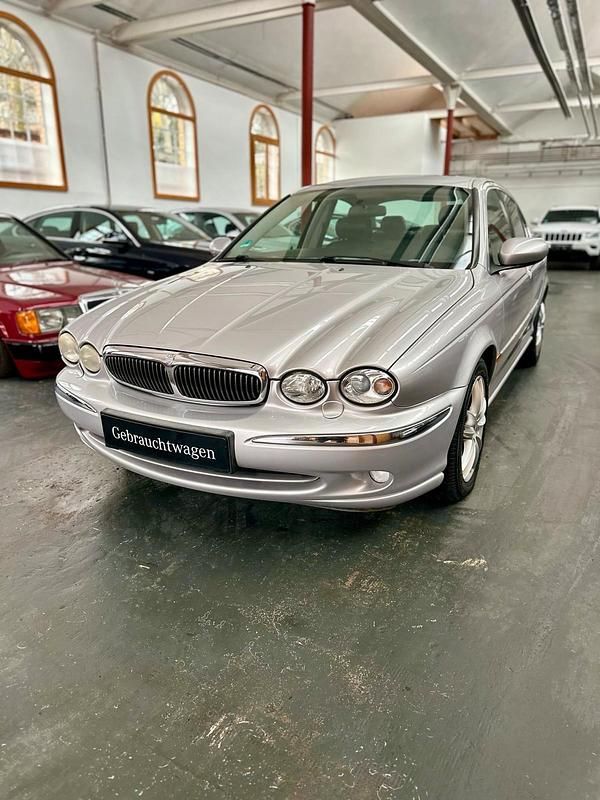 Silber Gebraucht 2003 Jaguar X-type Executive Limousine | 3.990 € (Teuer) - Bild 1/4