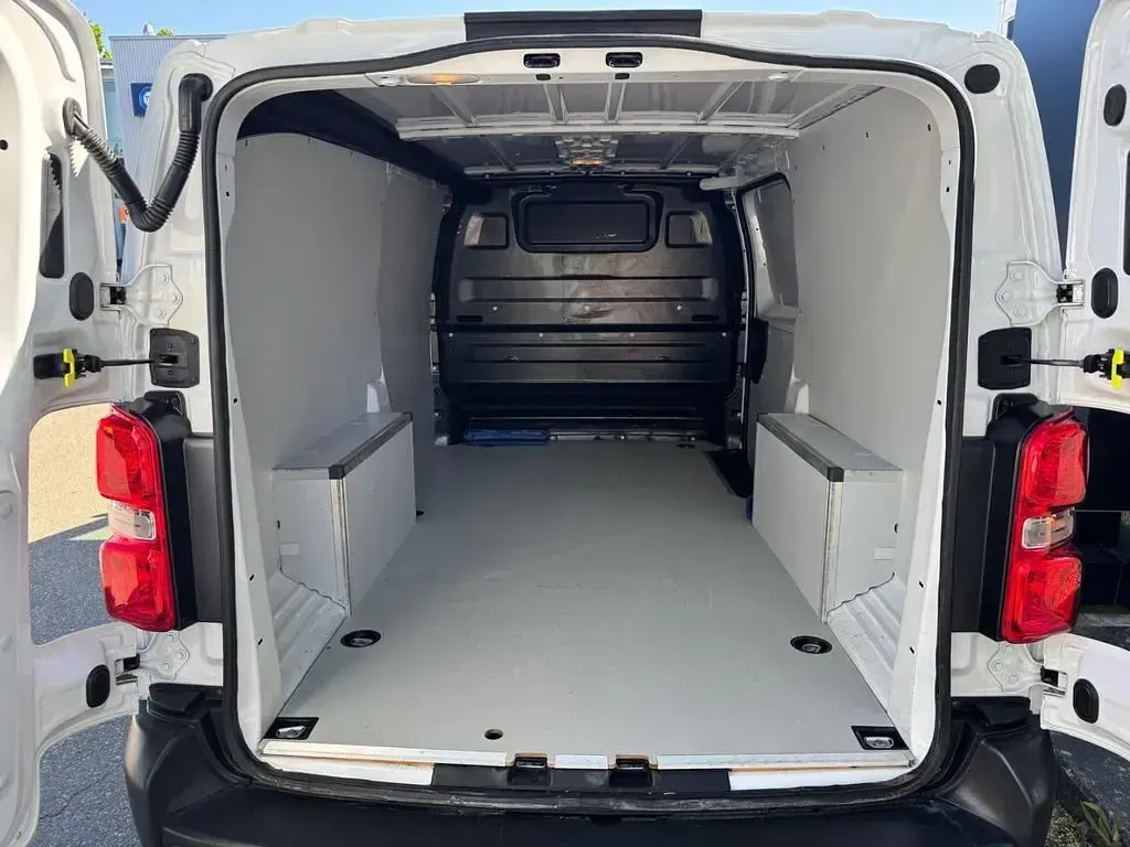 Gebraucht Peugeot Expert 144 PS (105 kW) 2023 Weiß Van