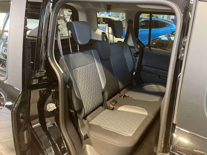 Gebraucht Ford Tourneo Courier Titanium 125 PS (91 kW) 2024 Agateblackmetallic Van / Kleinbus