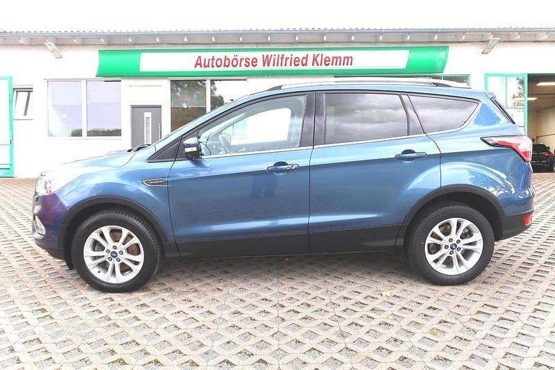 Chromablaupearleffect Gebraucht 2018 Ford Kuga SUV | 14.450 € (Superpreis) - Bild 1/4