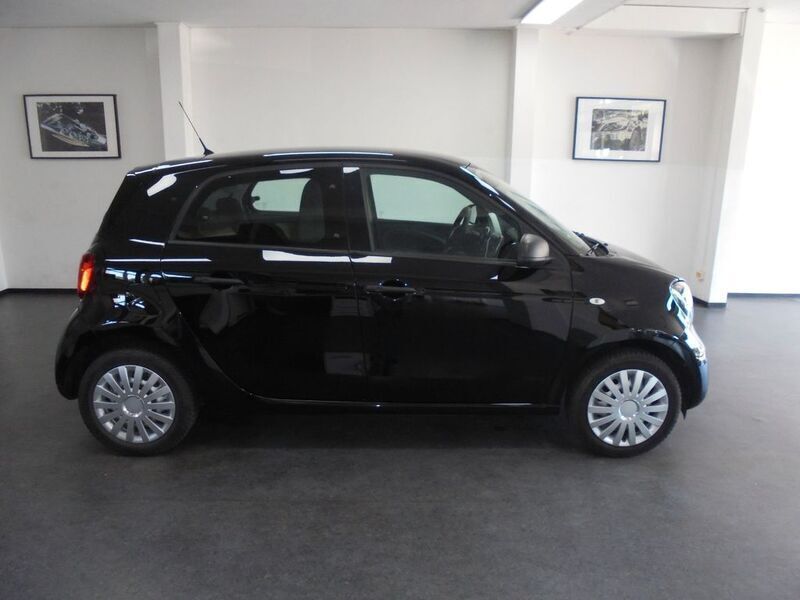 Schwarz Gebraucht 2019 Smart ForFour Limousine | 7.990 € (Guter Preis) - Bild 1/4