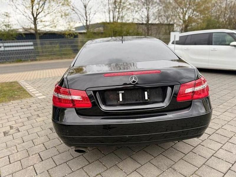 Gebraucht Mercedes E200 Avantgarde 184 PS (135 kW) 2011 Schwarz Coupé