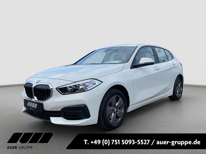 Weiß Gebraucht 2020 BMW 118 Sport Line Kleinwagen | 17.890 € (Guter Preis) - Bild 1/4