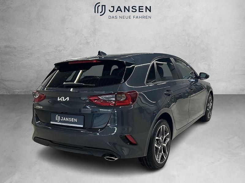 Neu Kia Ceed 140 PS (102 kW) 2026 Grau Kleinwagen
