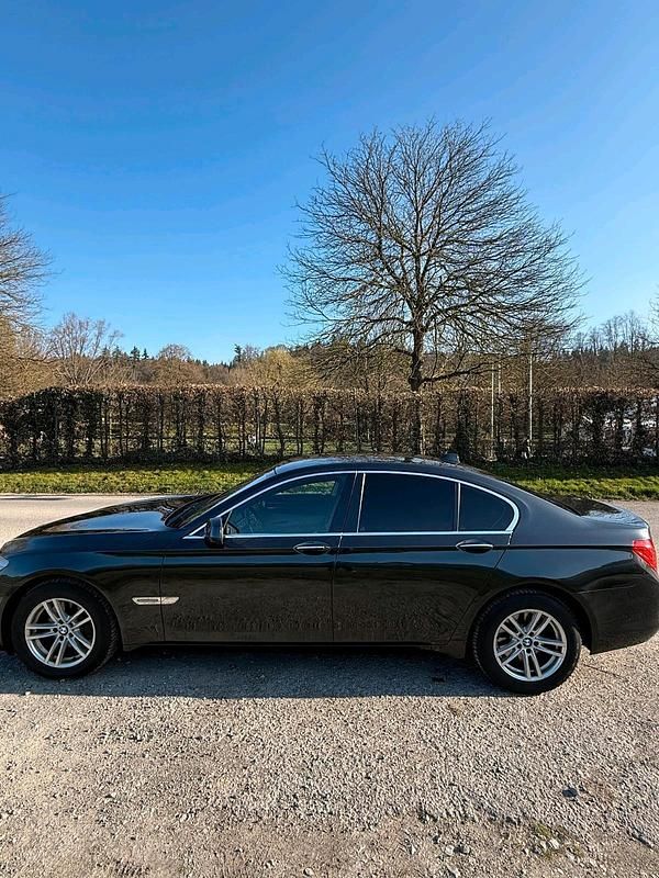 Gebraucht BMW 730 240 PS (176 kW) 2009 Beige Limousine
