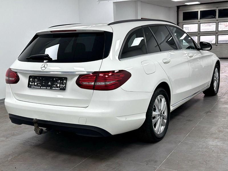 Gebraucht Mercedes C180 122 PS (89 kW) 2019 Weiß Kombi