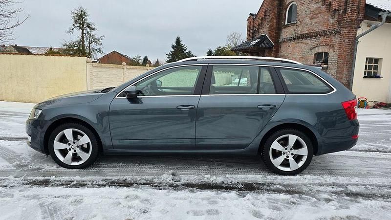 Gebraucht Skoda Octavia Elegance 150 PS (110 kW) 2015 Grau Kleinwagen