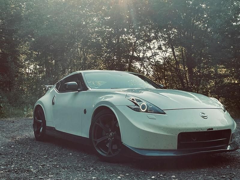 Weiß Gebraucht 2014 Nissan 370Z Nismo Nismo Coupé | 42.000 € - Bild 1/1