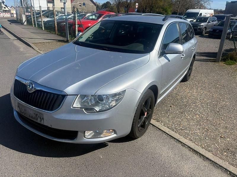 Gebraucht Skoda Superb Ambition 200 PS (147 kW) 2012 Silber Kombi