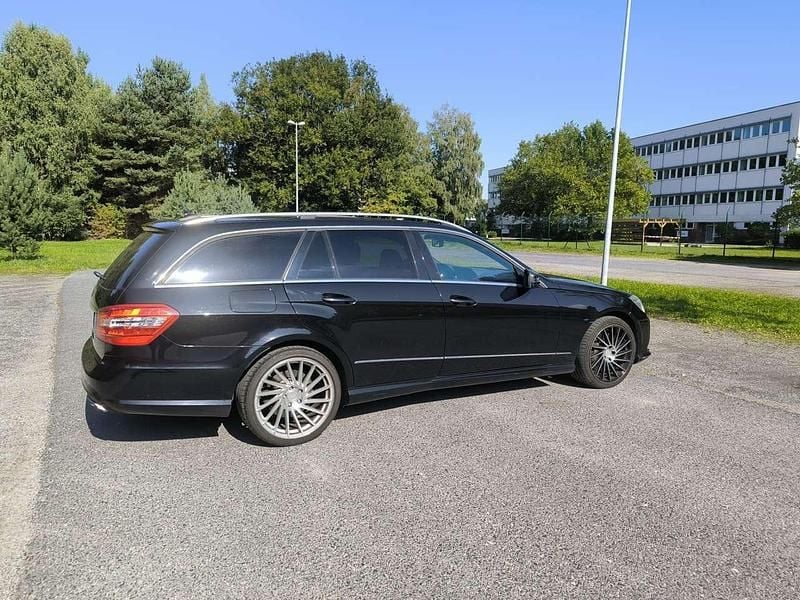 Gebraucht Mercedes E500 408 PS (300 kW) 2012 Schwarz Kombi