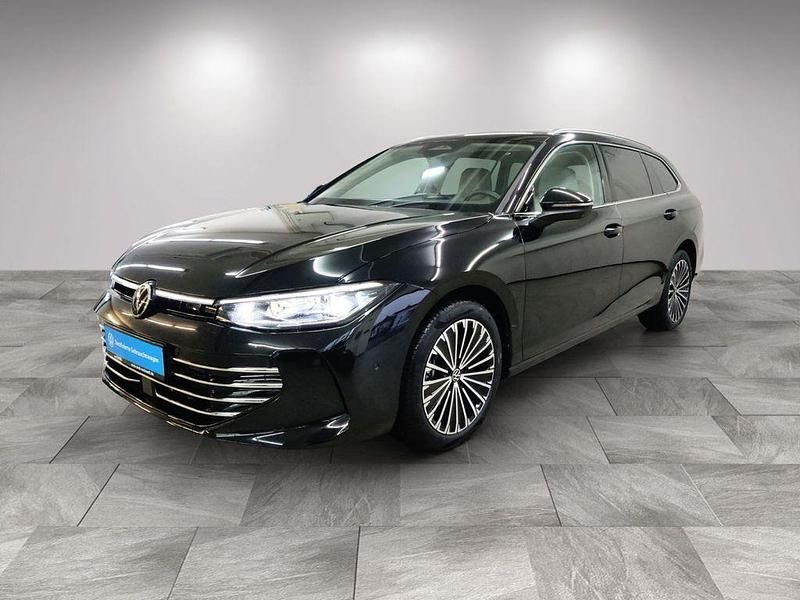 Gebraucht VW Passat Elegance 193 PS (141 kW) 2025 Grenadillschwarz metallic Kombi