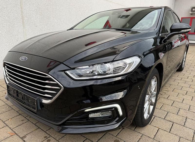 Schwarz Gebraucht 2020 Ford Mondeo Titanium Limousine | 11.790 € (Guter Preis) - Bild 1/4