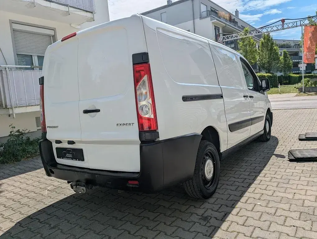 Gebraucht Peugeot Expert Avantage 128 PS (94 kW) 2016 Blanc banquise Van