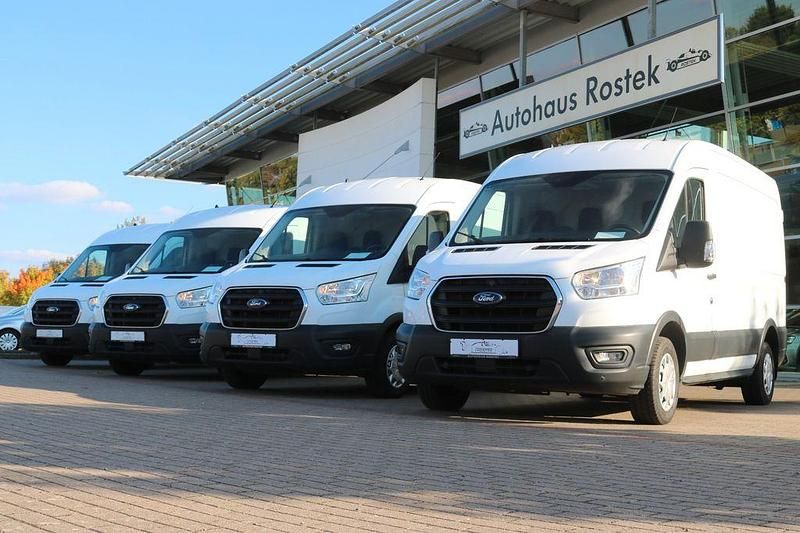 Gebraucht Ford Transit Trend 131 PS (96 kW) 2022 Weiß Limousine