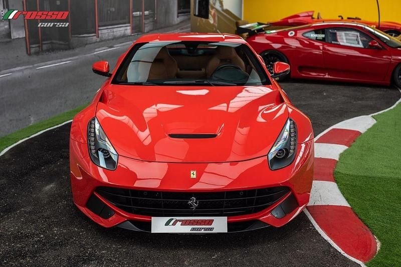 Gebraucht Ferrari F12 761 PS (559 kW) 2016 Rot Coupé