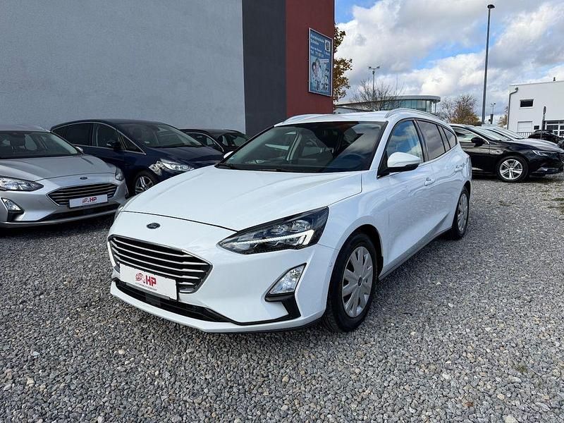 Weiß Gebraucht 2021 Ford Focus Limousine | 11.499 € (Guter Preis) - Bild 1/4