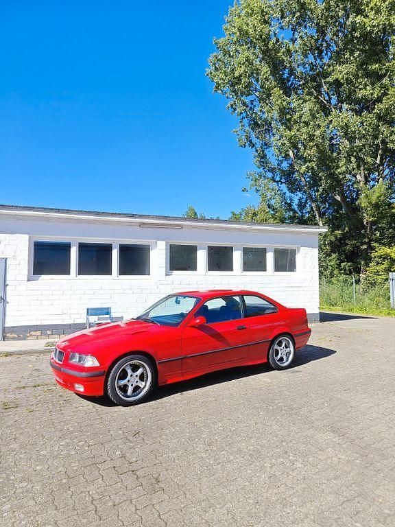 Rot Gebraucht 1993 BMW 316 Performance Coupé | 6.599 € - Bild 1/4