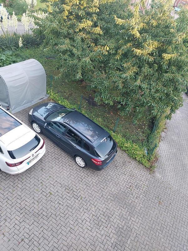 Grau Gebraucht 2009 Renault Laguna III Kombi | 2.900 € - Bild 1/2