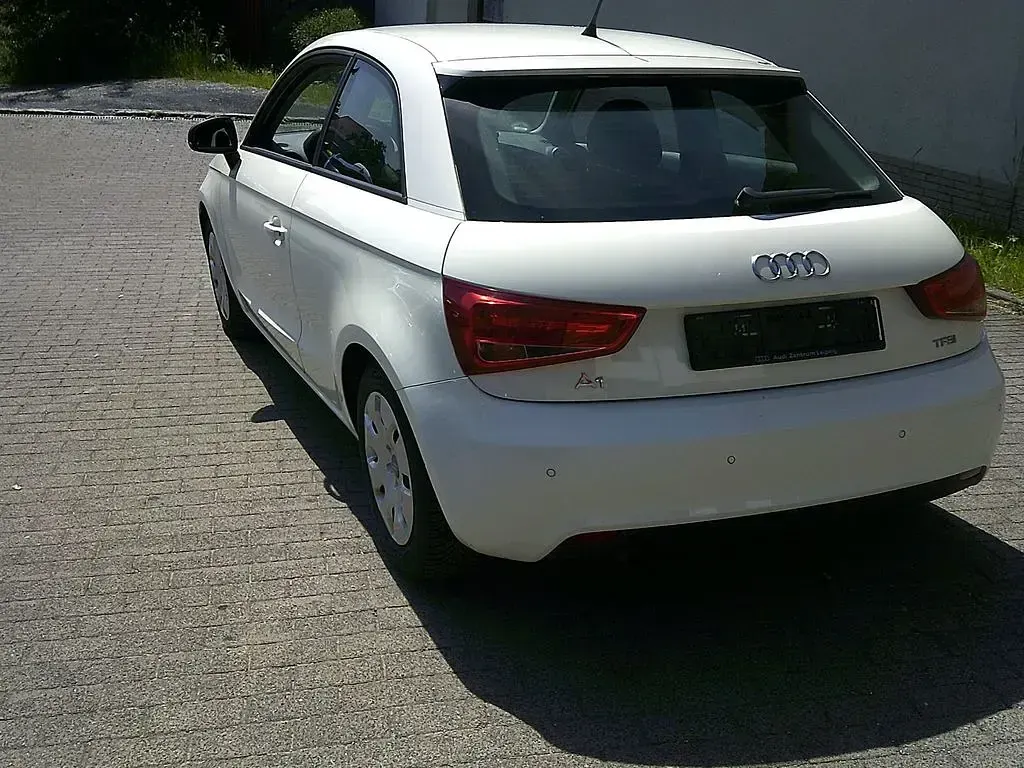 Gebraucht Audi A1 Attraction 86 PS (63 kW) 2012 Weiß Kleinwagen