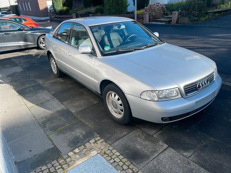 Usata Audi A4 101 CV (74 kW) 2000 Argento Berlina