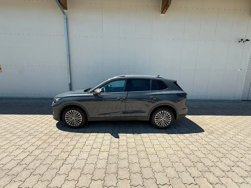 Gebraucht VW Tiguan R 150 PS (110 kW) 2025 Grau SUV