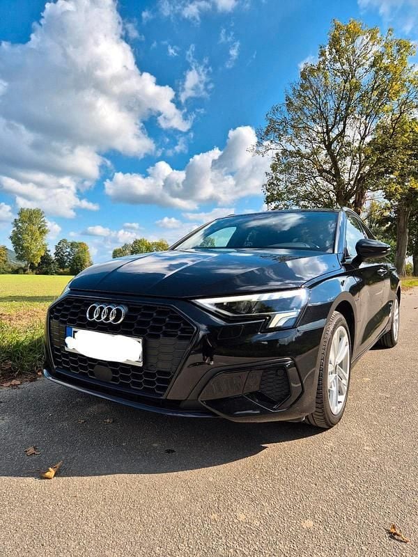 Schwarz Gebraucht 2021 Audi A3 Sportback e-tron Advanced Limousine | 23.990 € (Fairer Preis) - Bild 1/4