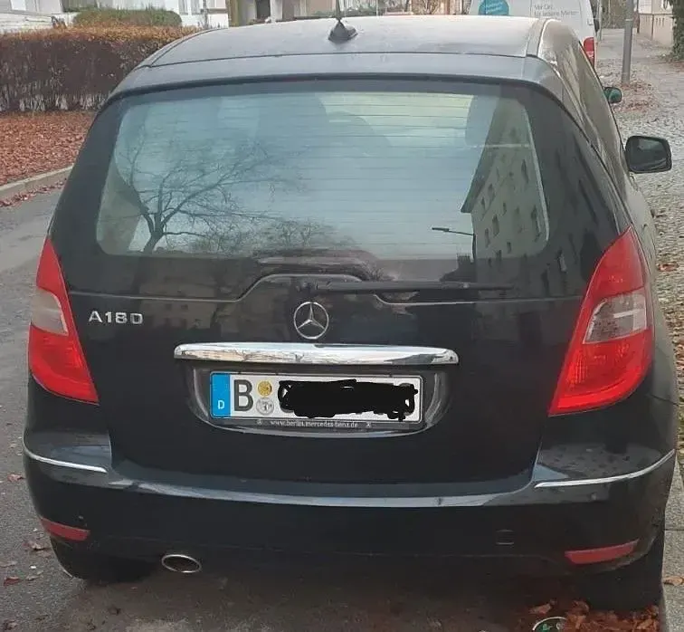 Gebraucht Mercedes A180 Avantgarde 116 PS (85 kW) 2010 Schwarz Kleinwagen