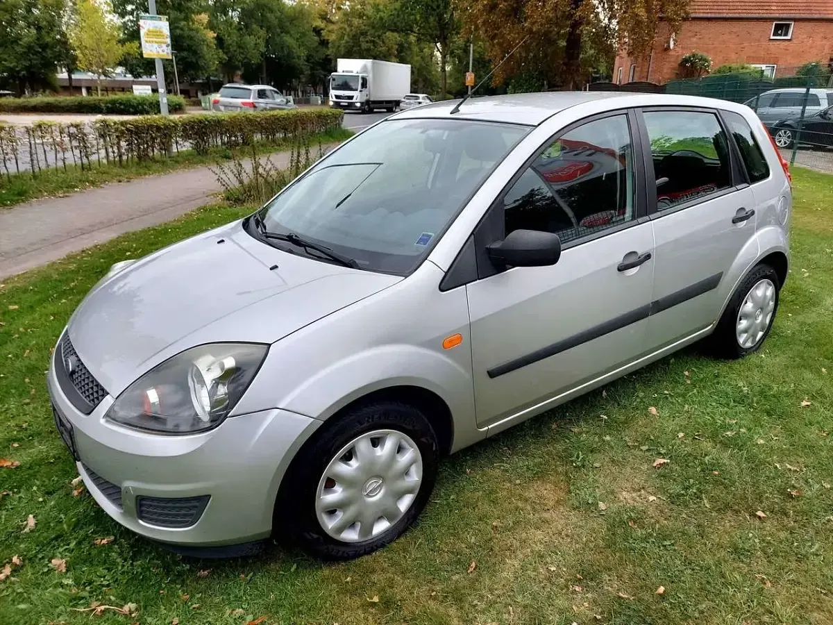Gebraucht Ford Fiesta Fun X 80 PS (58 kW) 2007 Silber Kleinwagen