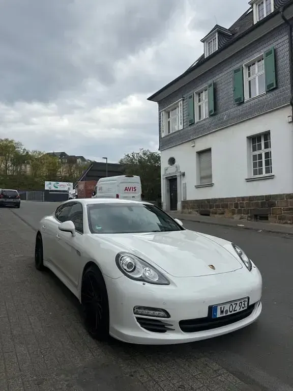 Gebraucht Porsche Panamera 250 PS (183 kW) 2012 Weiß Kleinwagen