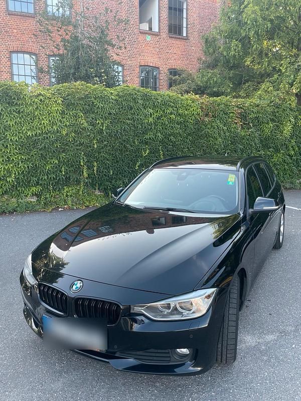 Schwarz Gebraucht 2014 BMW 320 Kombi | 8.300 € (Superpreis) - Bild 1/4