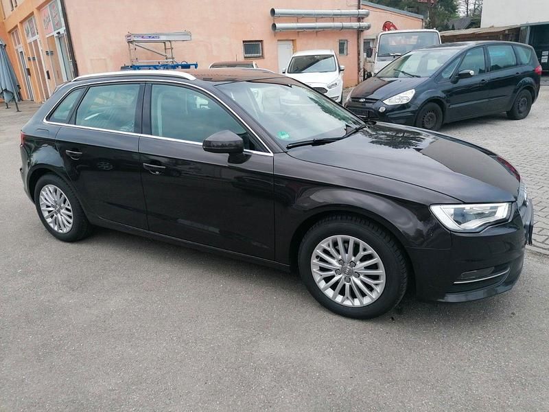 Gebraucht Audi A3 Ambiente 110 PS (80 kW) 2015 Braun Kombi