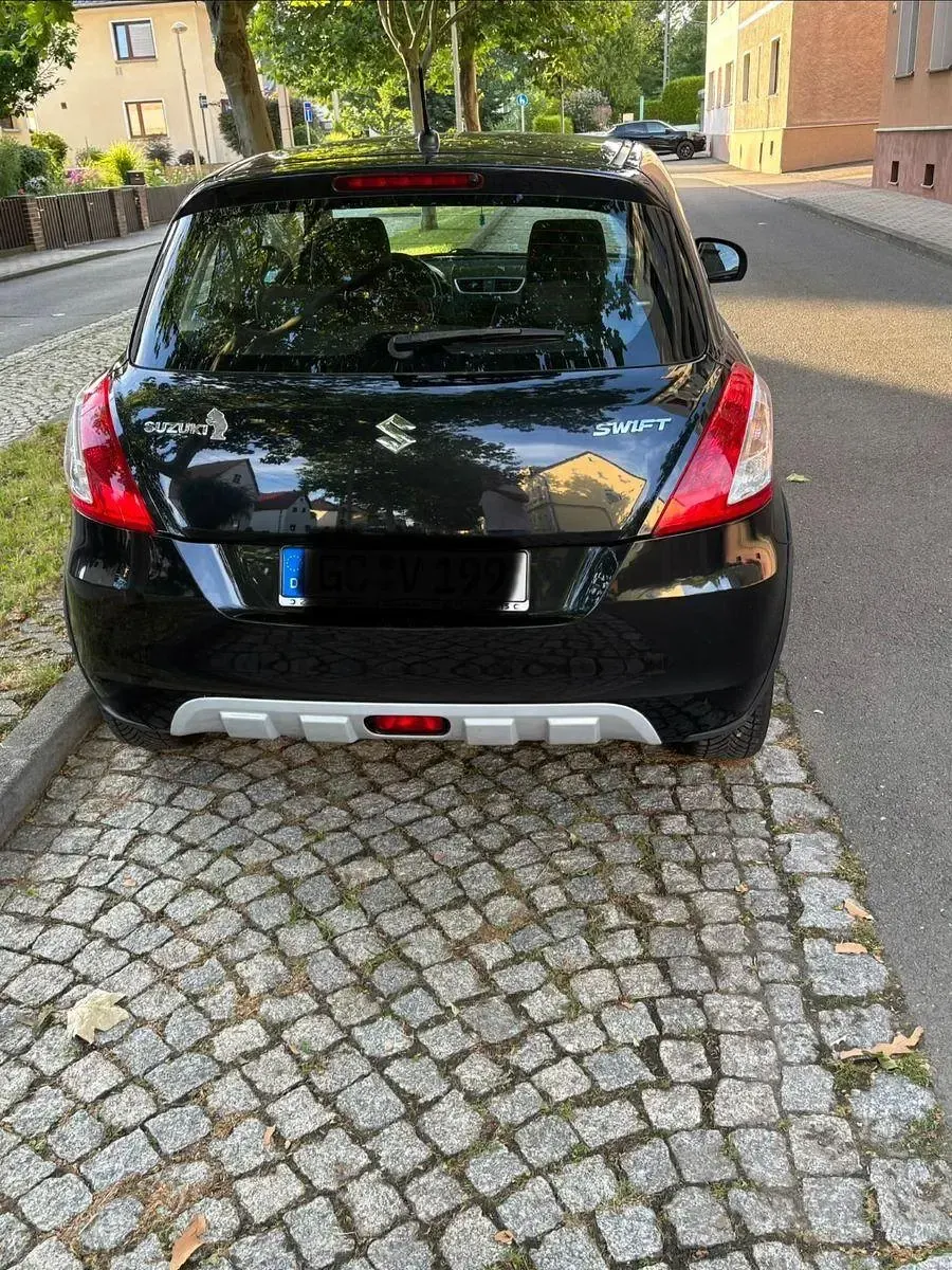 Gebraucht Suzuki Swift 94 PS (69 kW) 2012 Schwarz Kleinwagen