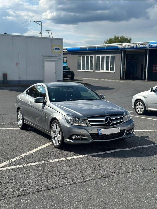 Grau Gebraucht 2011 Mercedes C250 Coupé | 7.250 € (Fairer Preis) - Bild 1/4