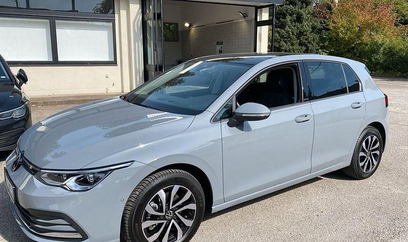 Grau Gebraucht 2021 VW Golf VIII Limousine | 23.490 € (Fairer Preis) - Bild 1/4
