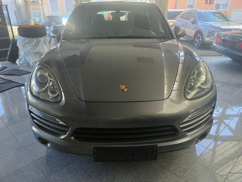 Grau Gebraucht 2012 Porsche Cayenne SUV | 16.900 € (Guter Preis) - Bild 1/4
