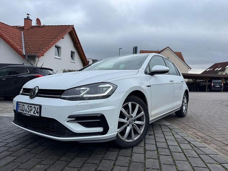 Weiß Gebraucht 2018 VW Golf Highline Limousine | 13.400 € (Guter Preis) - Bild 1/4
