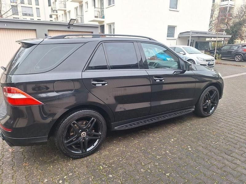 Gebraucht Mercedes ML350 258 PS (189 kW) 2012 Schwarz SUV