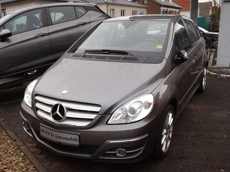 Mountaingrau Gebraucht 2010 Mercedes B160 Van / Kleinbus | 8.950 € (Fairer Preis) - Bild 1/4