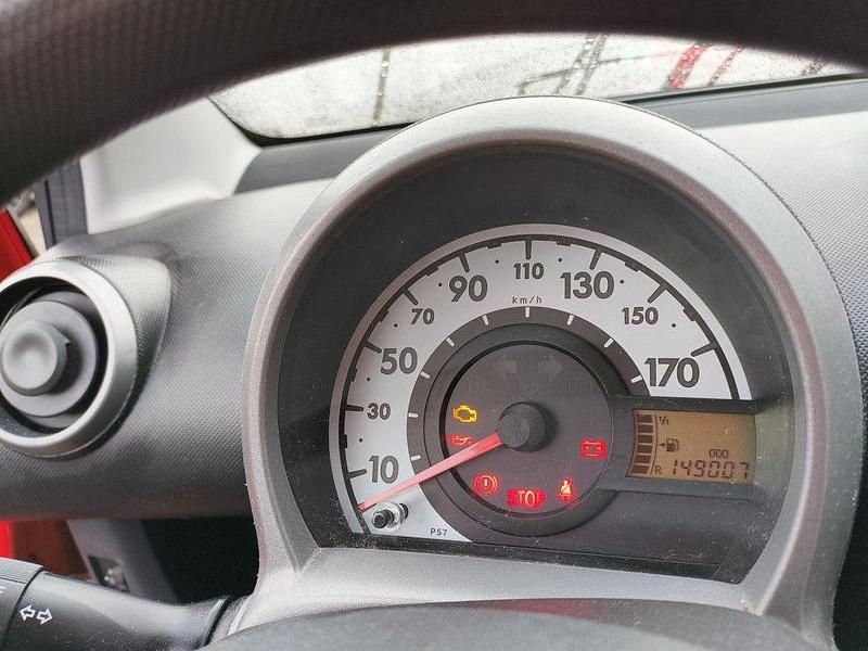 Gebraucht Citroën C1 Attraction 68 PS (50 kW) 2013 Rot Kleinwagen