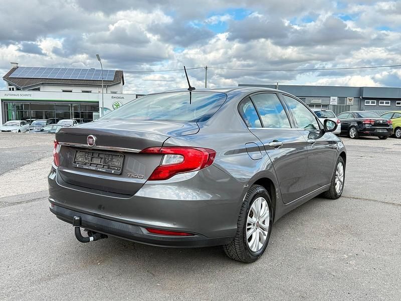 Gebraucht Fiat Tipo Easy 95 PS (69 kW) 2016 Grau Limousine