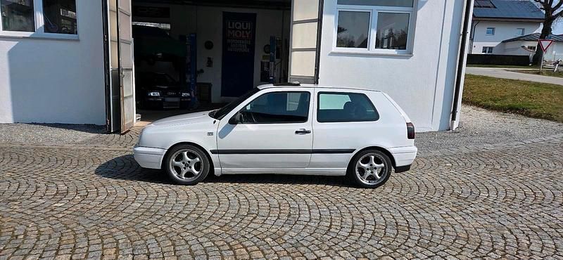 Gebraucht VW Golf III 75 PS (55 kW) 1995 Weiß Kleinwagen