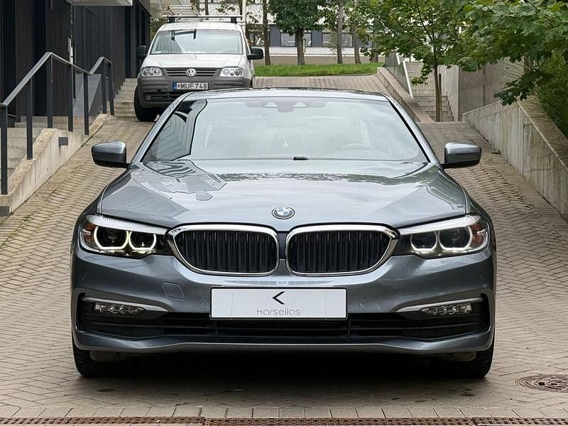 Grau Gebraucht 2017 BMW 520 Sport Line Limousine | 18.100 € (Guter Preis) - Bild 1/4
