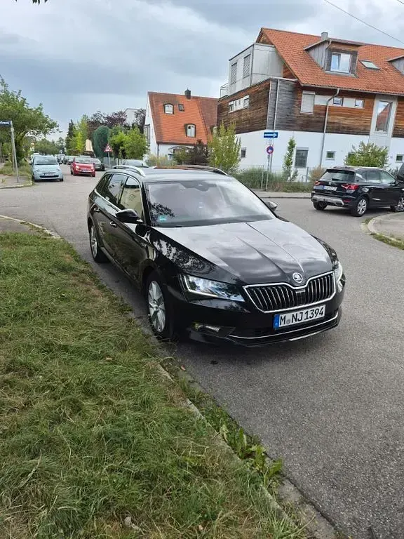 Gebraucht Skoda Superb LAURIN & KLEMENT 190 PS (139 kW) 2019 Schwarz Kombi