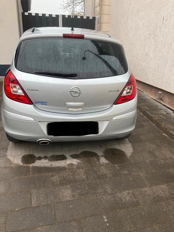 Gebraucht Opel Corsa 95 PS (69 kW) 2012 Silber Kleinwagen