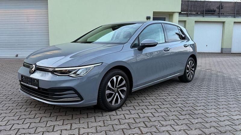 Gebraucht VW Golf VIII Active 150 PS (110 kW) 2023 Grau Limousine