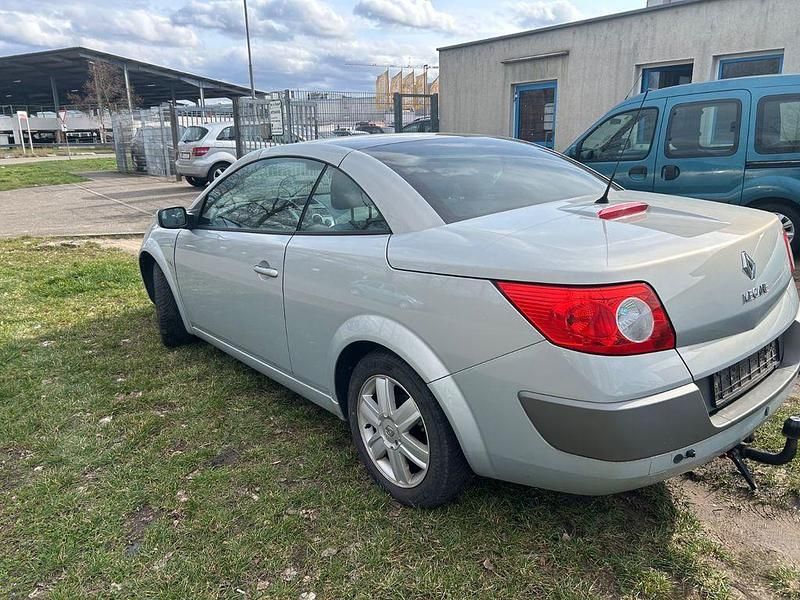 Gebraucht Renault Mégane Cabriolet Dynamique 113 PS (83 kW) 2004 Silber Cabrio