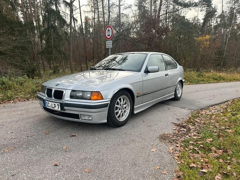 Silber Gebraucht 2000 BMW 316 Compact Kleinwagen | 2.500 € (Fairer Preis) - Bild 1/4